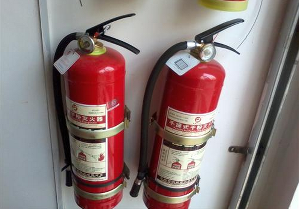 泡沫噴霧滅火裝置