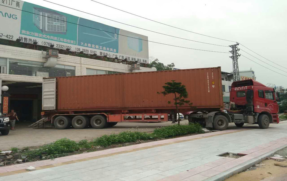 廣東環(huán)?？照{(diào)裝車中